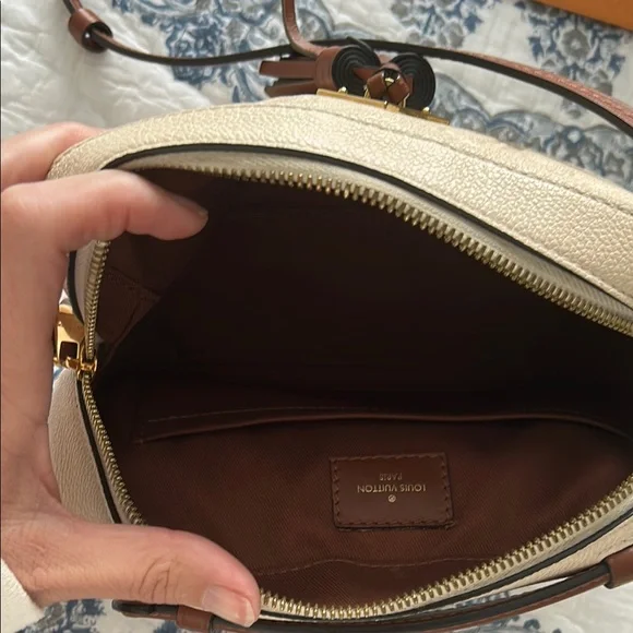 Louis Vuitton Cream Crossbody Bag - Picture 10 of 12